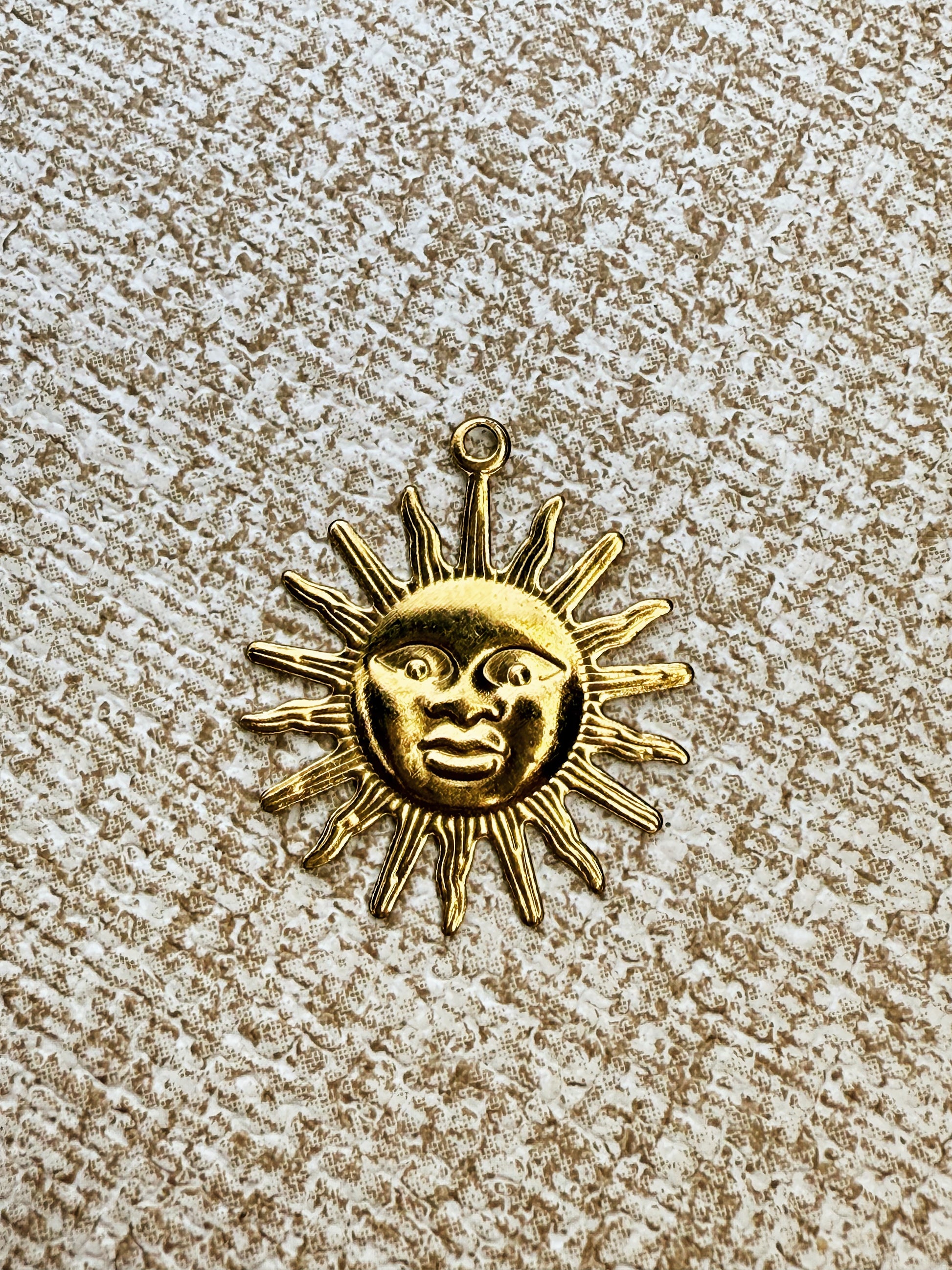 charm de sol para pulsera