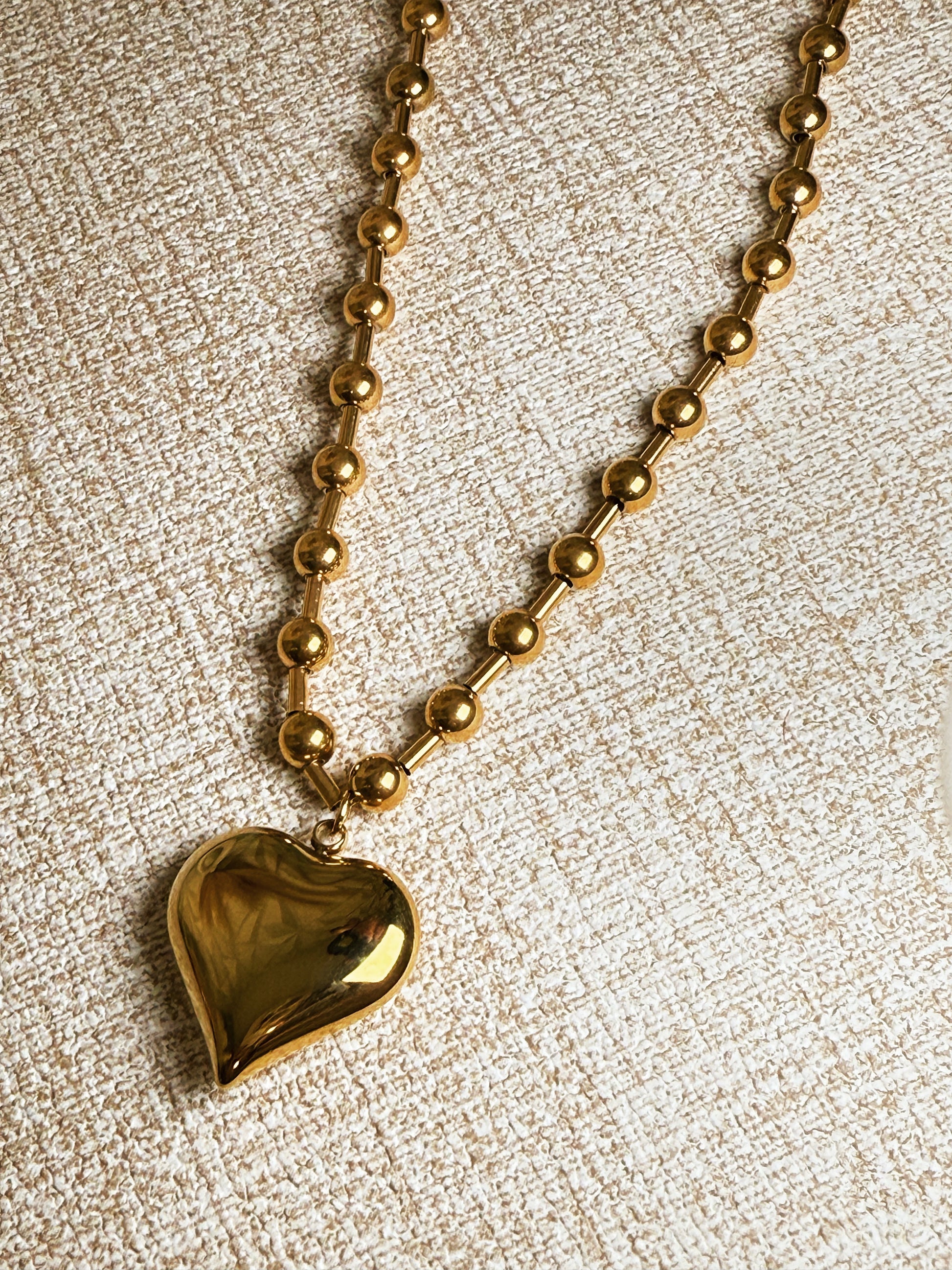 cadena de corazón con cuencas