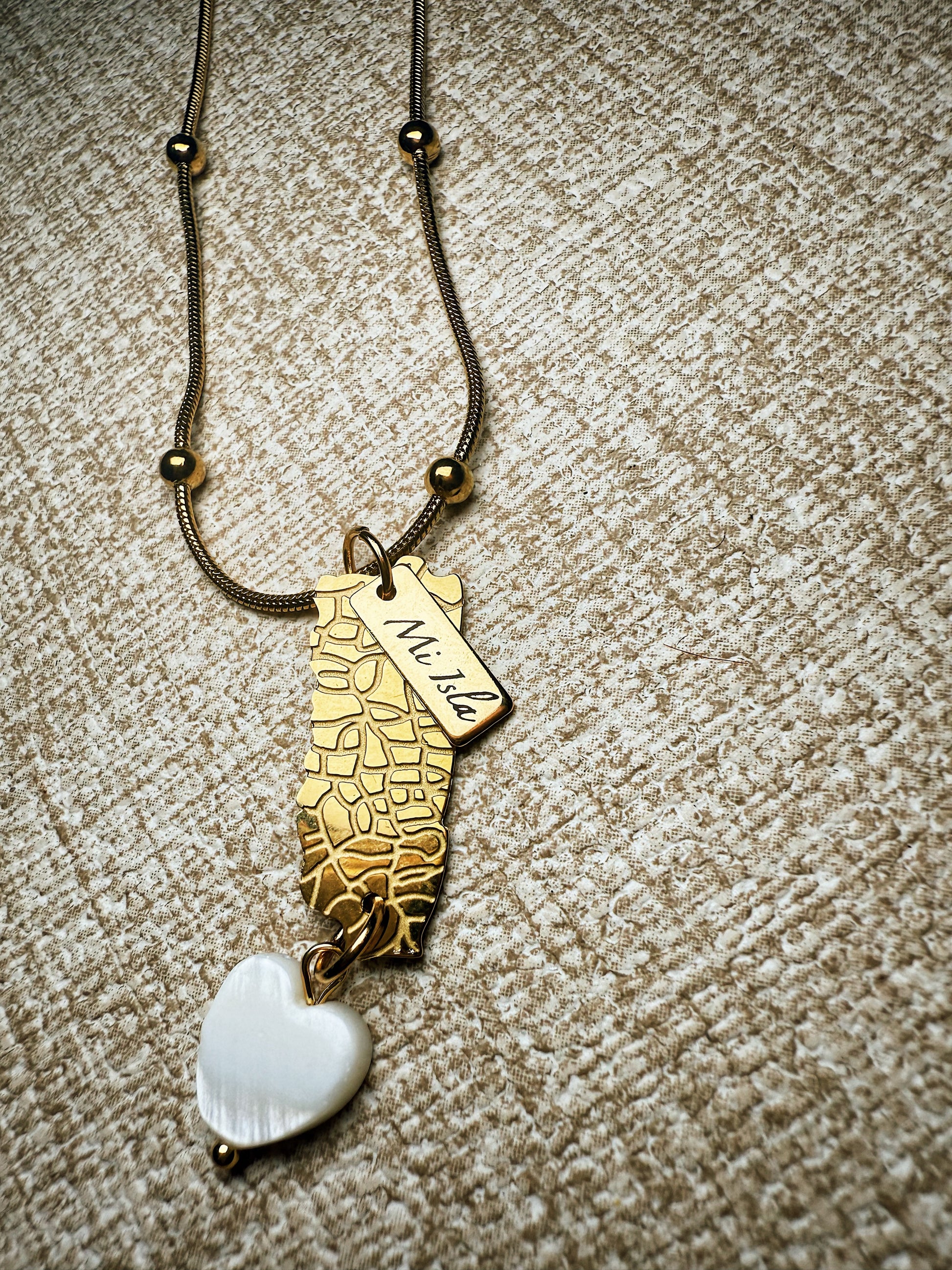 Mi isla Necklaces