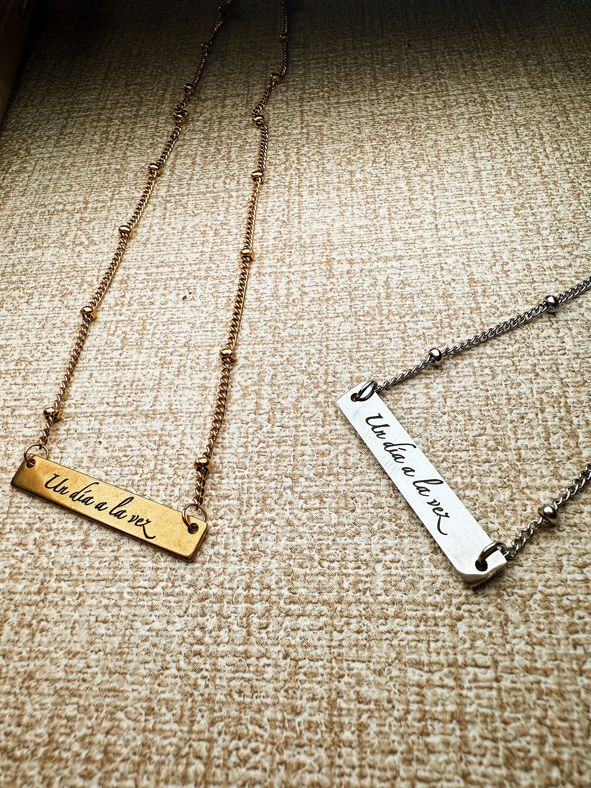 Un día a la vez Necklaces