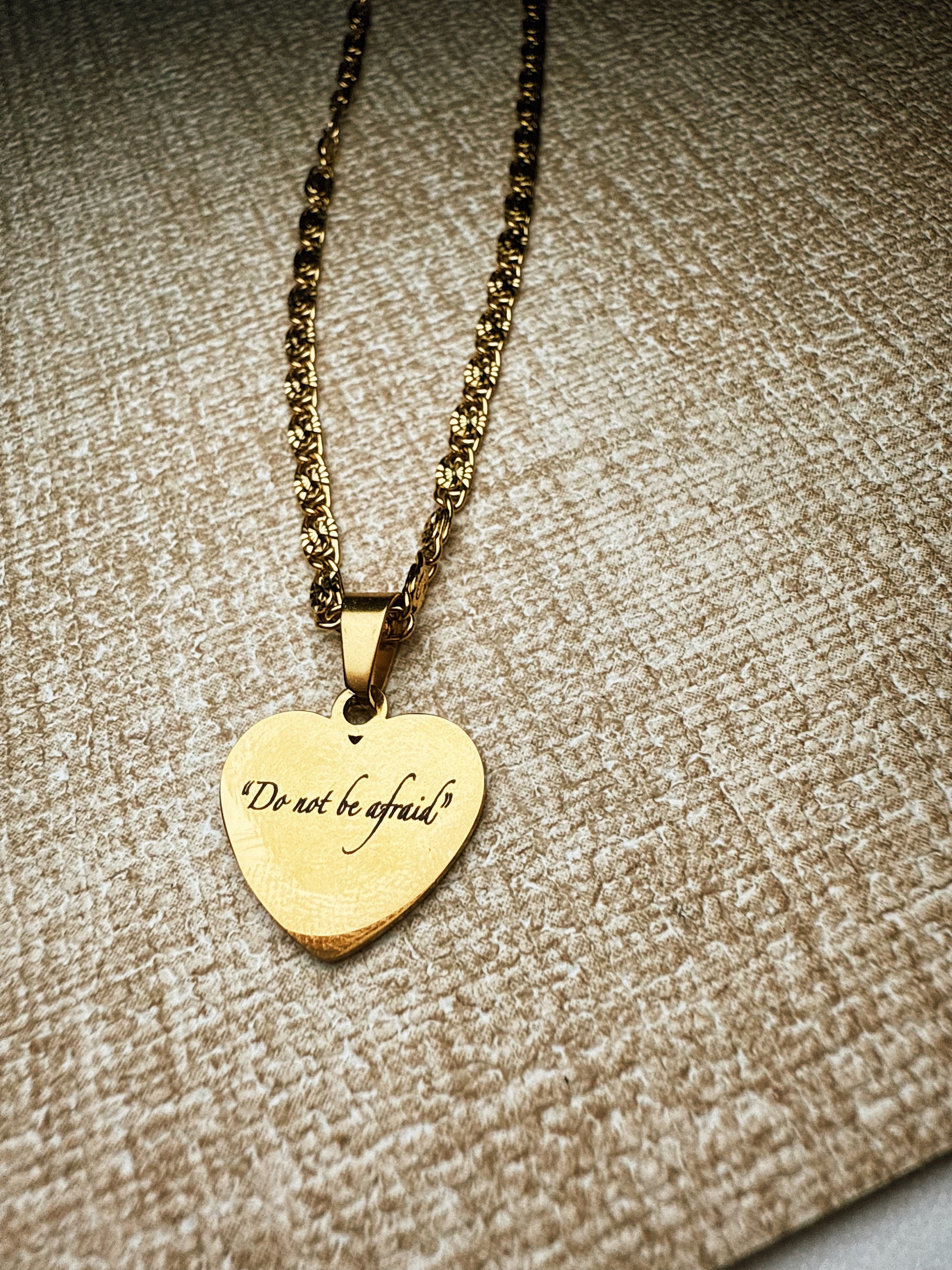 No tengas miedo Necklaces