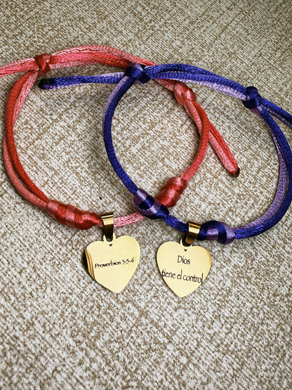 pulsera grabada de Dios tiene el control 