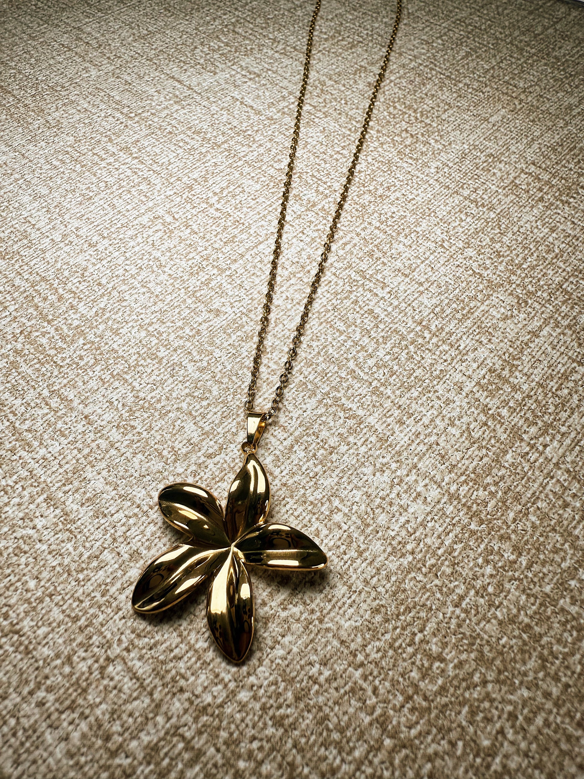 Flor Maga Necklaces