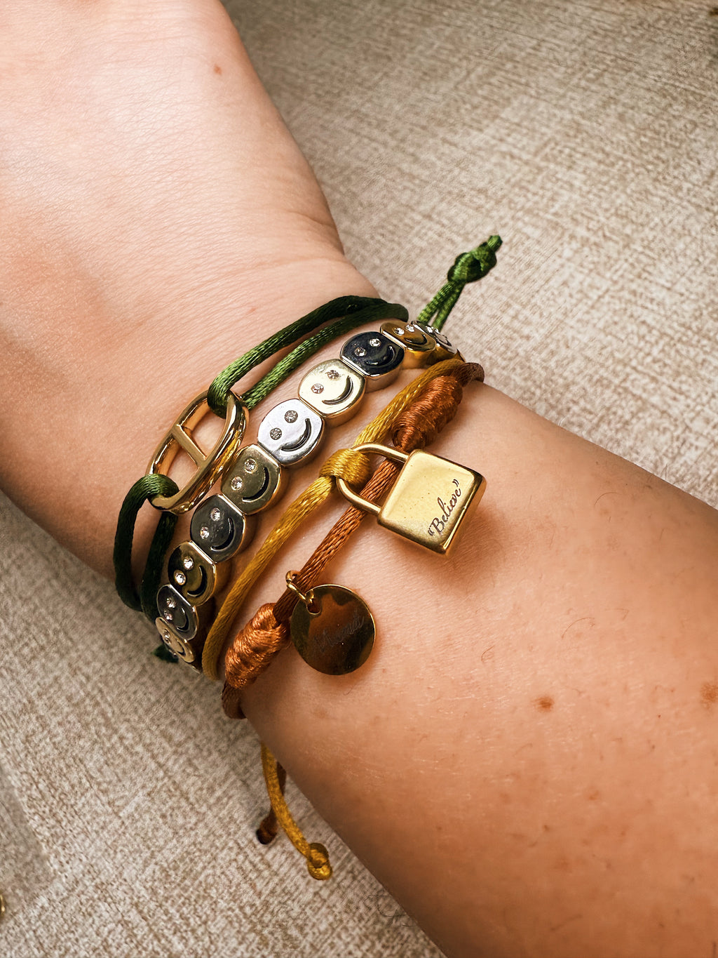 hermosas pulseras con hilo 