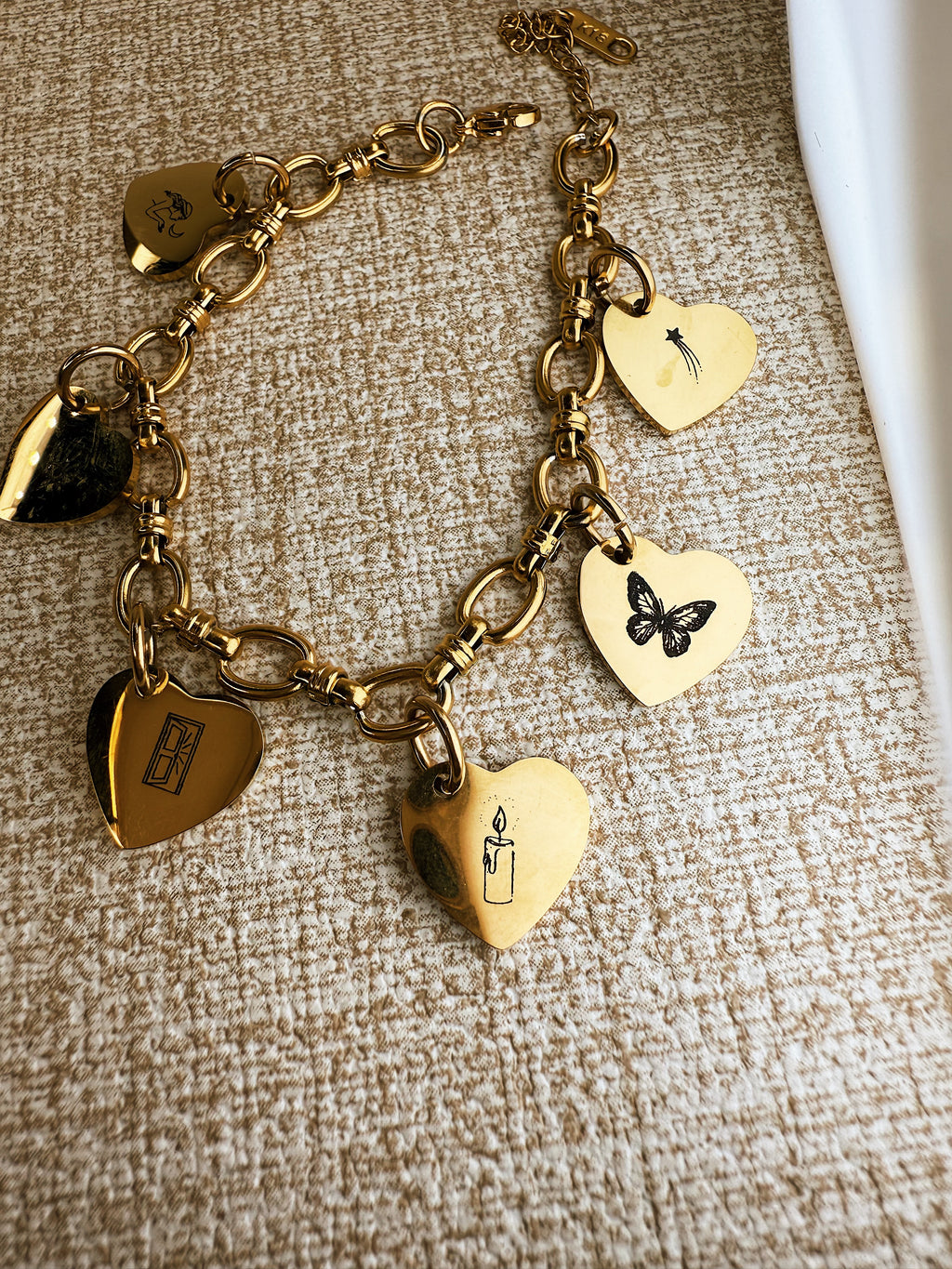 pulsera inspirada en karol g 