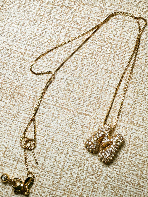 cadena con inicial ajustable 